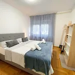 Apartman Inga דירה
