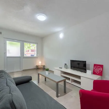 Apartman Inga 普拉